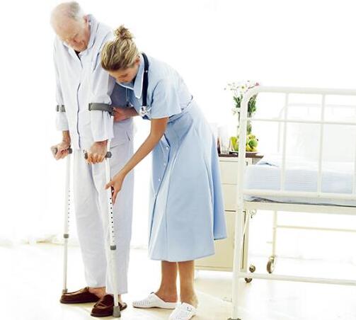 照顧老人的保姆怎么挑選？